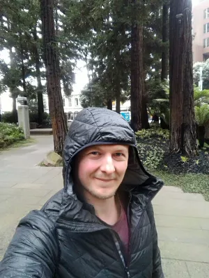 How is the San Francisco secrets, scandals and scoundrels free walking tour? : Under the rain in a park in San Francisco