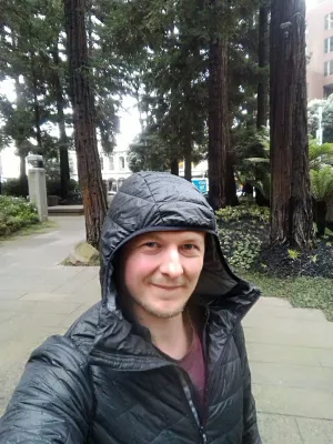 Com es fan excursions a peu de secrets, escàndols i canalla de San Francisco? : Sota la pluja en un parc de San Francisco