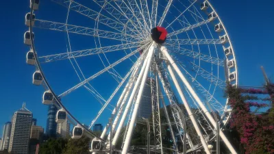 Southbank Brisbane free public beach, swimming pool and other entertainement : Brisbane ferris wheel - The Wheel Of Brisbane