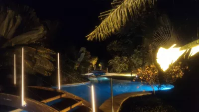 Tahiti nightlife, what to do in Tahiti at night? : Swimming at night in the longest swimming pool in French Polonesia under the stars