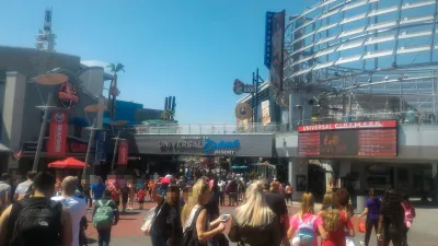 Isang araw sa Universal Studios Islands of Adventure : Park entrance