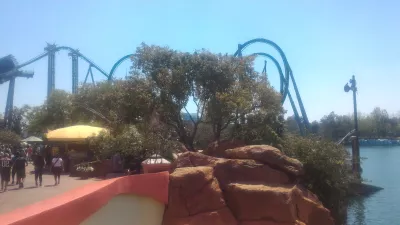 A day in Universal Studios Islands of Adventure : The Hulk ride loopings and inversions