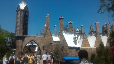 A day in Universal Studios Islands of Adventure : Harry Potter area village