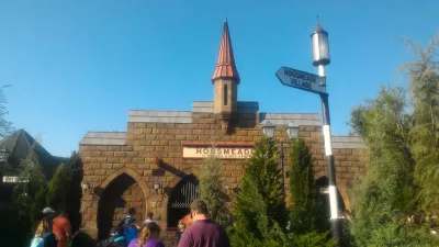 Diena Universal Studios salās Adventure : Harija Potera ciematu ciemats un dzelzceļa stacija