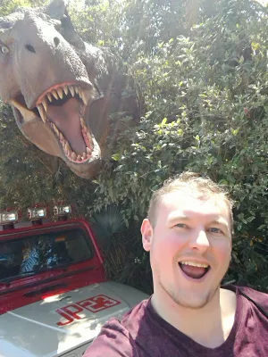 En dag i Universal Studios Islands of Adventure : Jurassic Park T-rex spiser mig foran jeepen