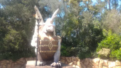 A day in Universal Studios Islands of Adventure : Magical creature guarding Harry Potter's world