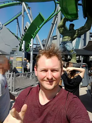 A day in Universal Studios Islands of Adventure : In front of the Hulk roller coaster