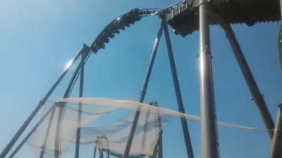 A day in Universal Studios Islands of Adventure : The Hulk ride start with first inversion