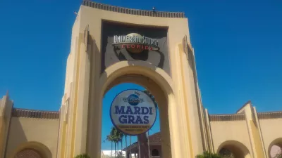 Si është një ditë në Universal Studios Orlando? : Hyrja kryesore e portës Universal Studios