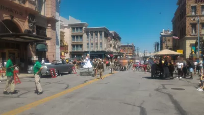 Como é um dia no Universal Studios Orlando? : Mostrar na rua