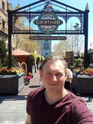 How is a day at Universal Studios Orlando? : In front of the French quarter district with food stalls