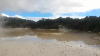 Wai-O-Tapu termal harikalar diyarı ve Lady Knox Şofben’in ziyareti : Şampanya havuzunun başlangıcı