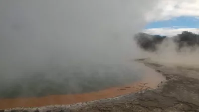 Kushanya kweWai-O-Tapu thermal wonderland uye Lady Knox geyser : Champagne pool