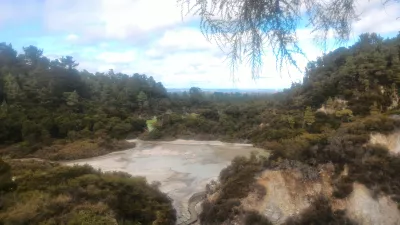 A visit of Wai-O-Tapu thermal wonderland and Lady Knox geyser : Panoramic view on the park and lake behind