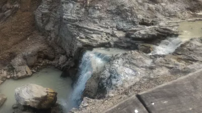 A visit of Wai-O-Tapu thermal wonderland and Lady Knox geyser : Sulfur waterfall