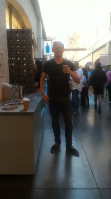 Walking on Embarcadero center in San Francisco : Having a coffee in Ferry building