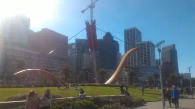 Walking on Embarcadero center in San Francisco : Work of art on Embarcadero