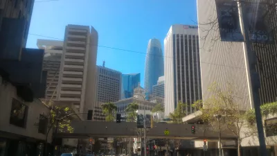 The best walking San Francisco city tour! : Going toward SalesForce tower