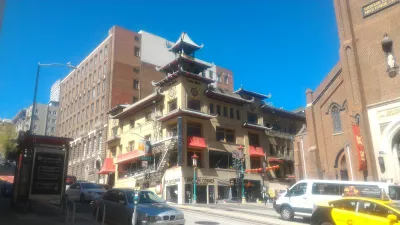 The best walking San Francisco city tour! : Chinese inspired buildings in Chinatown