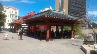 The best walking San Francisco city tour! : Chinese traditional music played on a square in Chinatown