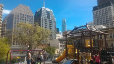 The best walking San Francisco city tour! : View on SalesForce tower from Chinatown