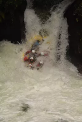 Extreme white water rafting in Rotorua, New Zealand: down a 7 meters waterfall! : Going down the highest commercially rafted waterfall in the world