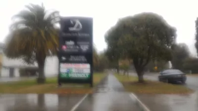 Extreme white water rafting in Rotorua, New Zealand: down a 7 meters waterfall! : Walking under pouring rain