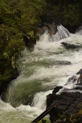 Skrajni rafting z belo vodo v Rotorua na Novi Zelandiji: dol 7 metrov slap! : Hitreje na reki Kaituna