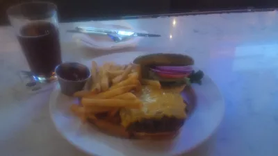 World tour second continent: arrival in USA : First American burger in Tir Na Nog