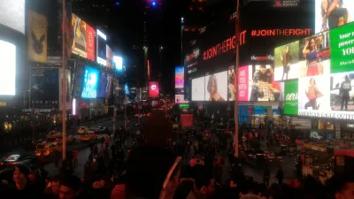 Svetovna turneja drugega kontinenta: prihod v ZDA : Times Square, New York